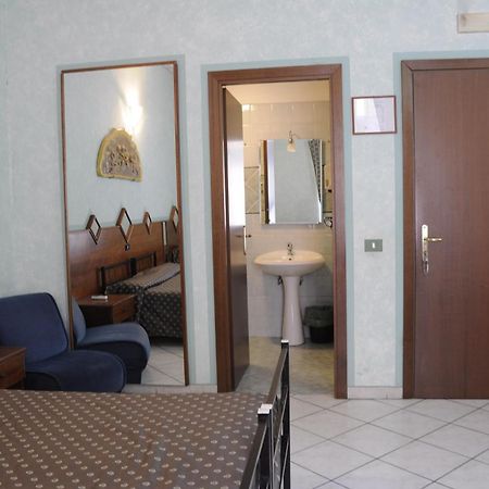Hotel Farini Roma Cameră foto