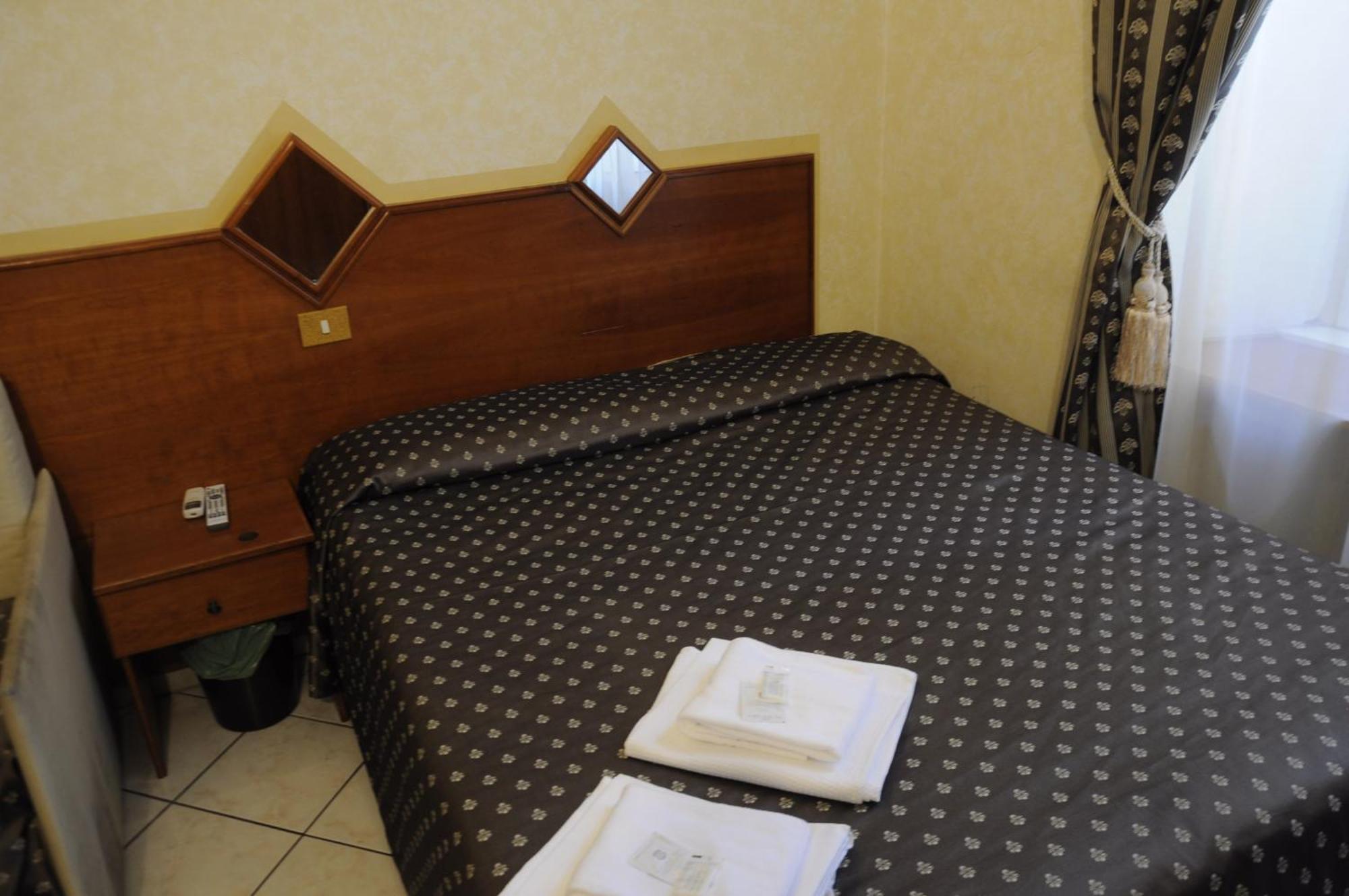 Hotel Farini Roma Cameră foto